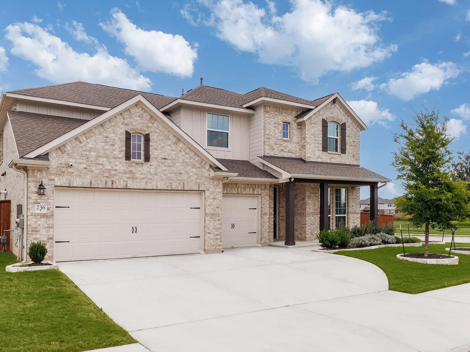 5 bed, 3672 sqft, $4,000 — Photo 3