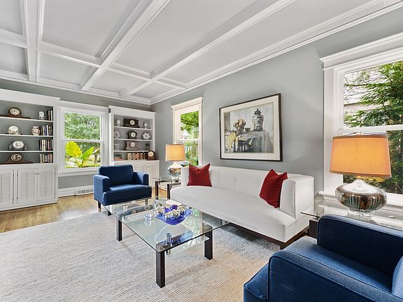 4th image of 2644 Lincolnwood Dr