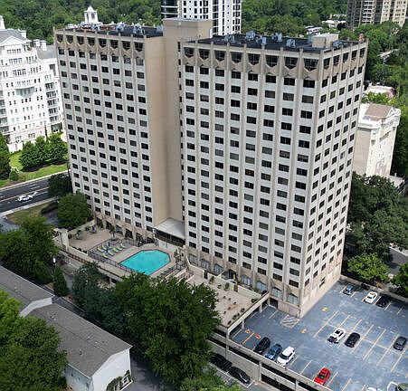 2nd image of 2479 Peachtree Rd NE APT 317