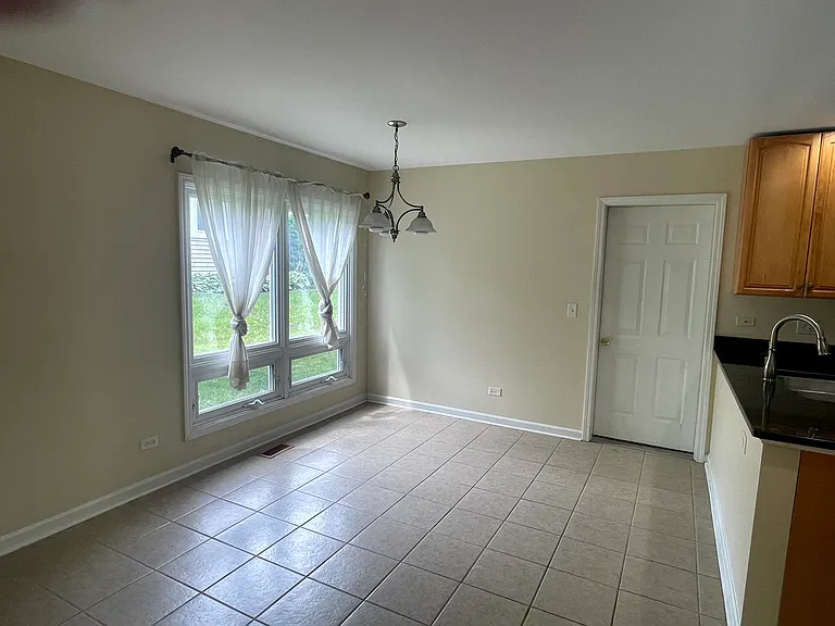 2S525 Lloyd Ave — Photo 19