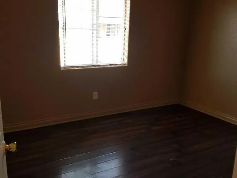 6107 S 10th Ave — Photo 5