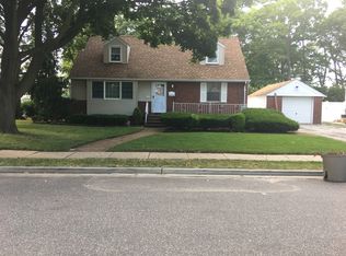 1565 Tulip Ave, North Merrick, NY 11566