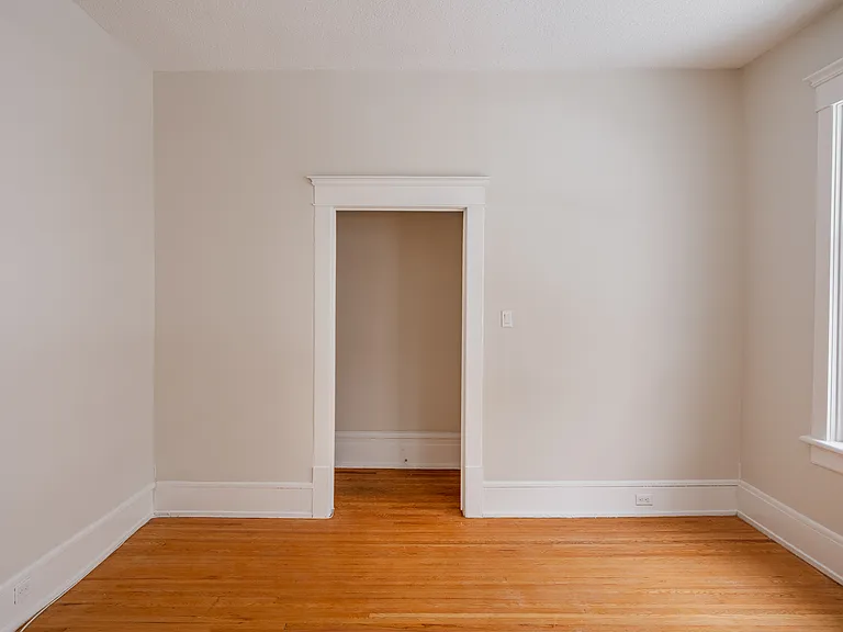 120 Wurtemburg St — Photo 18