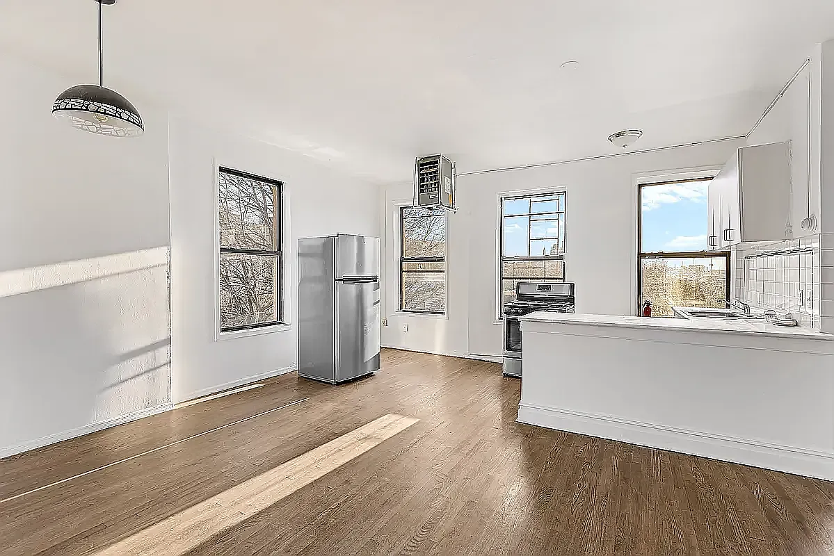 112 32nd Street — Photo 3