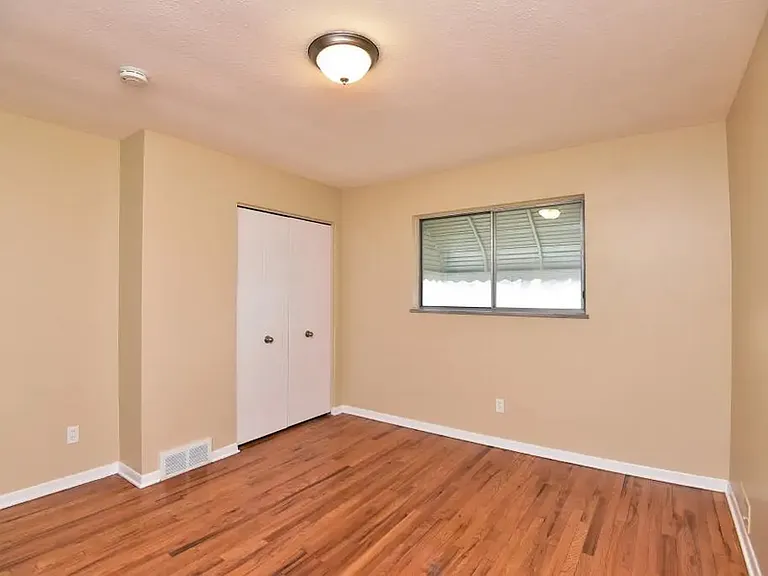 10204 S Highland Ave — Photo 13