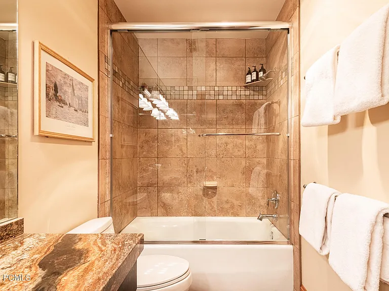 1525 Lakeside Cir — Photo 52