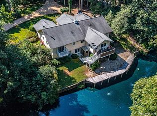 516 Crab Point Rd, White Stone, VA 22578