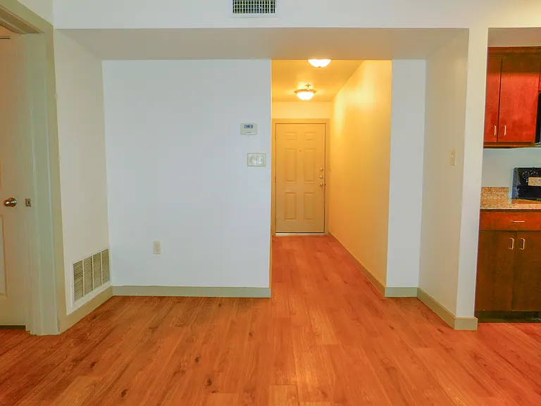 1512 N Elm St #101 — Photo 15
