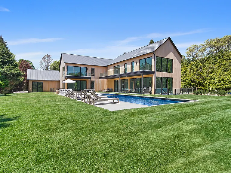 34 Fieldview Ln — Photo 1