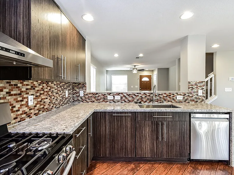 3901 Bayamon St — Photo 8