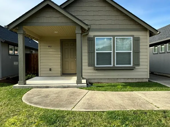 995 N Pacific Hwy #99, Cottage Grove, OR 97424
