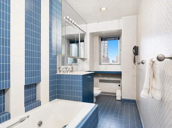 101 Central Park West image 11 of 26