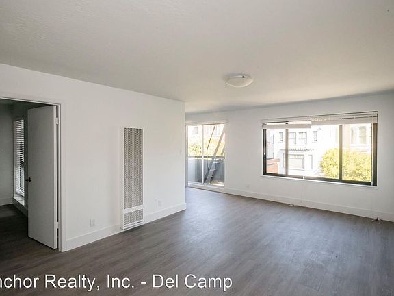2nd image of 2635 Sacramento St APT 4