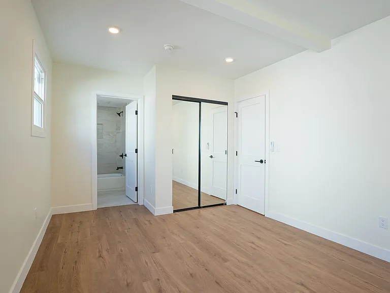 1038 S Westmoreland Ave — Photo 7