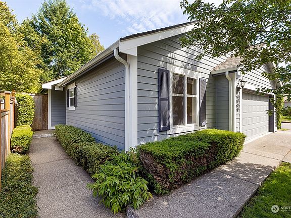 3rd image of 4616 Seville Drive SE