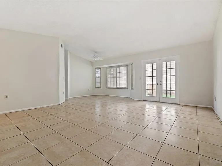 7607 Glades Ct — Photo 2