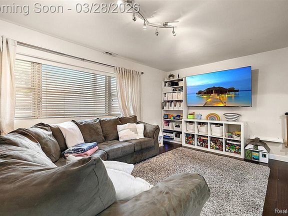 5th image of 3570 Emmons Ave