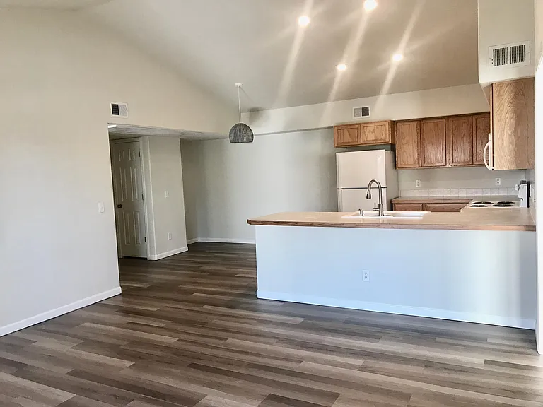 1296 Lake Cir #13H — Photo 1