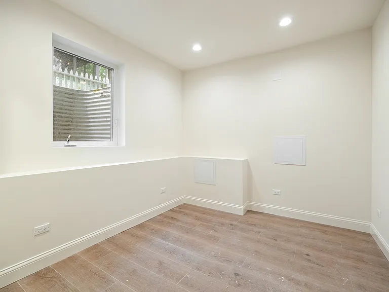 1906 Orrington Ave — Photo 12