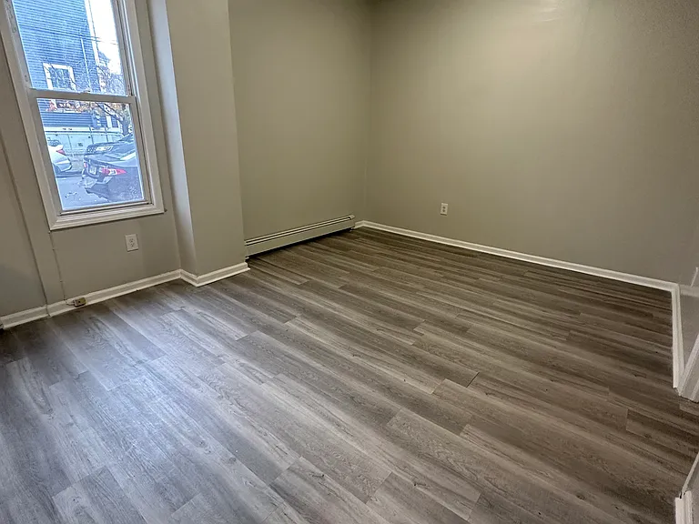 218 Bowers St #1F — Photo 4