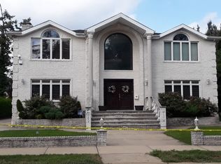 8361 Charlecote Rdg, Jamaica, NY 11432