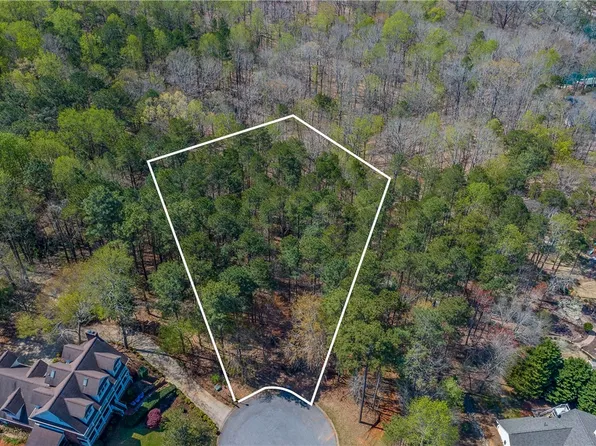 806 Bright Leaf Ct, Seneca, SC 29672