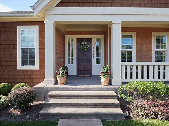2nd image of 1016 SE Crestlane Drive