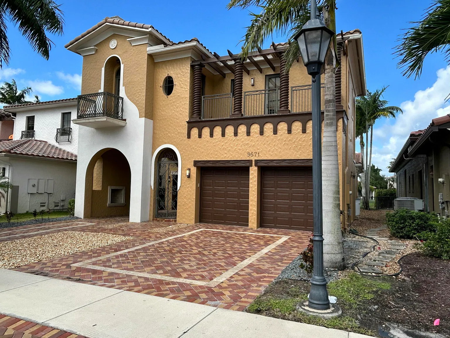 4 bed, 3.0 bath, 3213 sqft, $8,500 — Photo 2