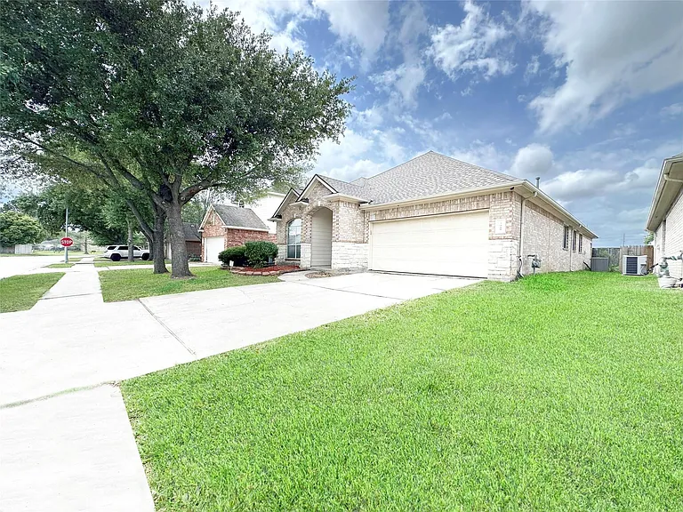 2910 Lemmingham Dr — Photo 3