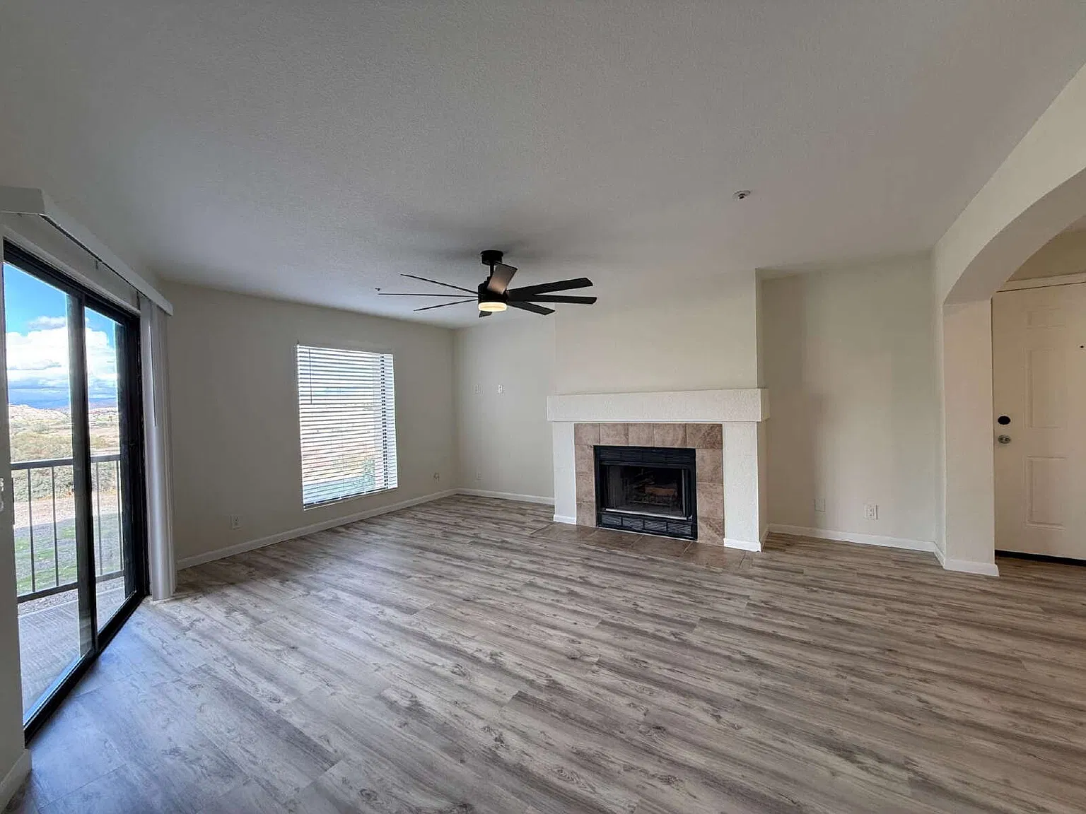 2 bed, 2.0 bath, 1229 sqft, $1,725 — Photo 3