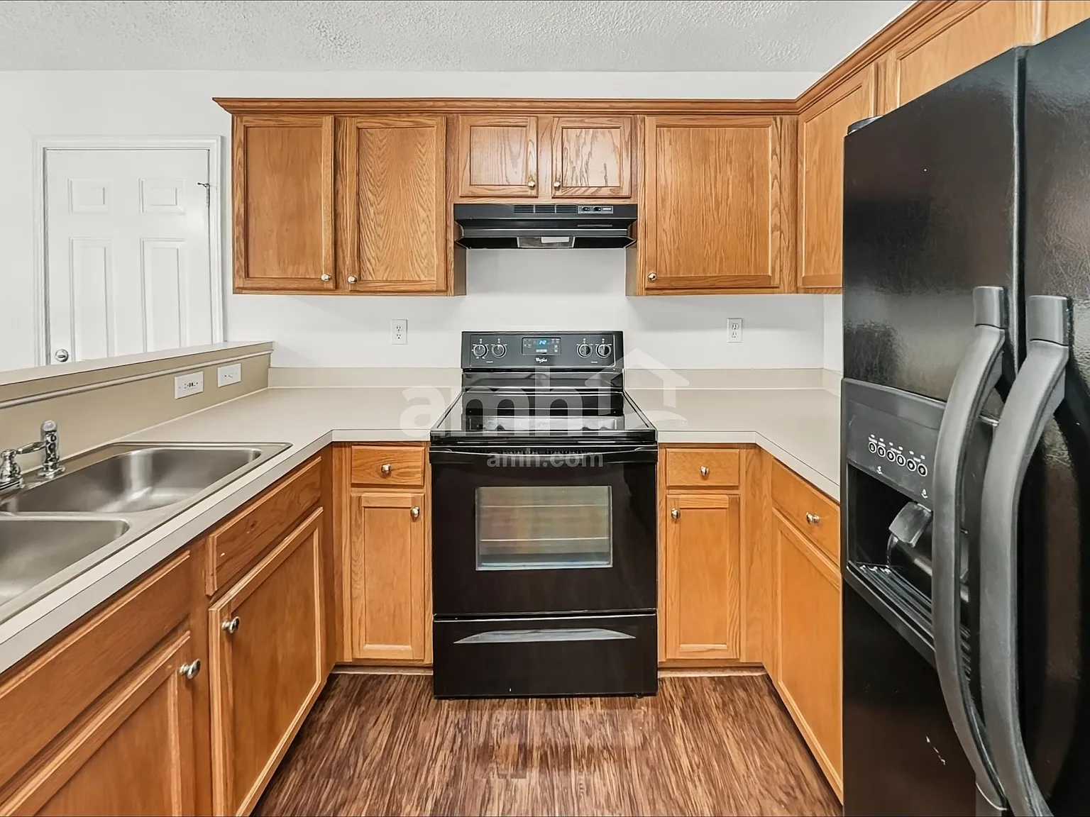 4 bed, 2.5 bath, 1974 sqft, $2,235 — Photo 3