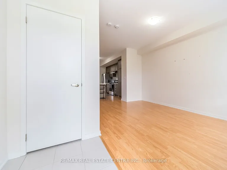 30 Lambert Ln — Photo 5