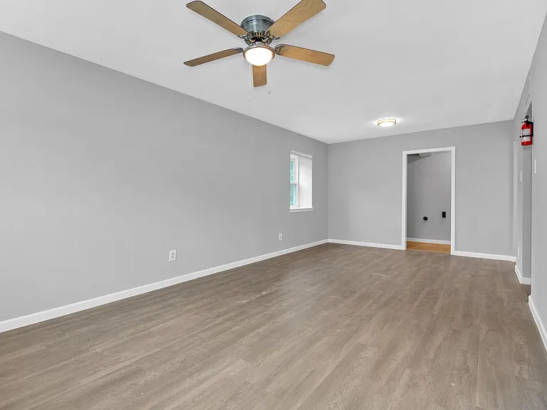 521 Spring Dr #3 — Photo 2