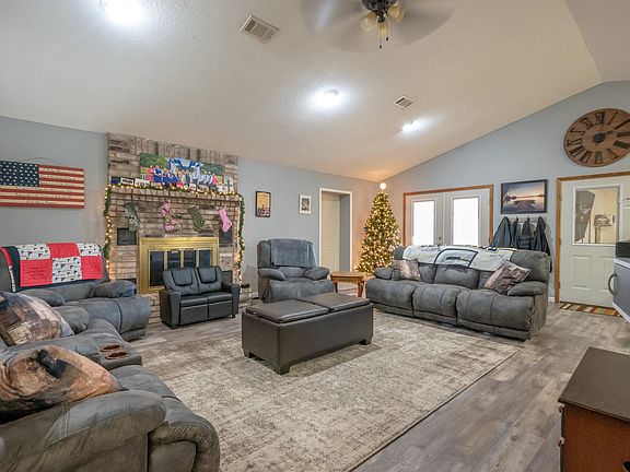 3rd image of 7 Melissa Ln