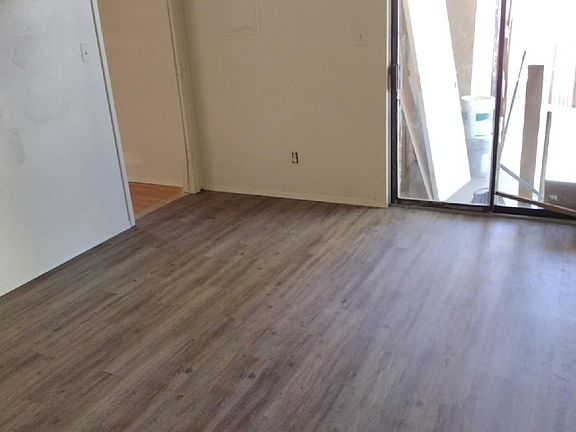 4th image of 301 Dunes Pl SE #1