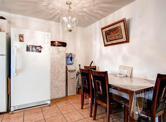 4th image of 908 S Sunshine Ave Unit 6