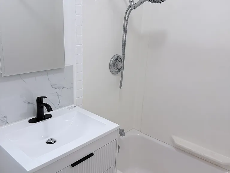 516 Claydelle Ave — Photo 4