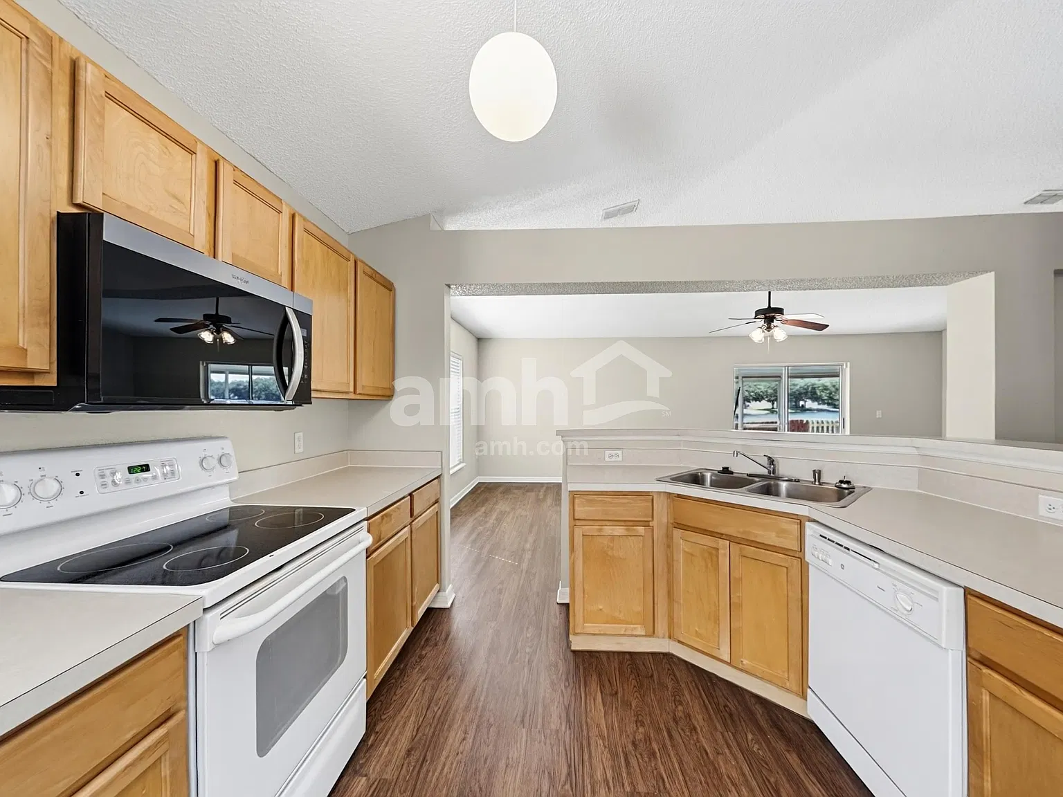 3 bed, 2.0 bath, 1874 sqft, $1,990 — Photo 3