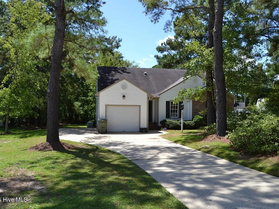 2905 Mandy Ln