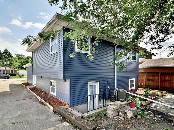 3rd image of 1N542 Goodrich Ave