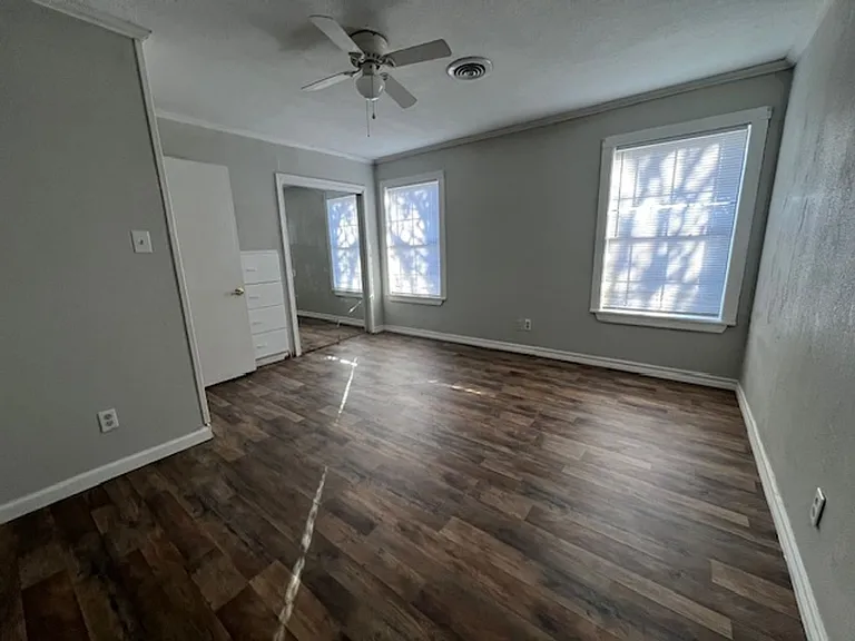 910 S La Salle Dr — Photo 11