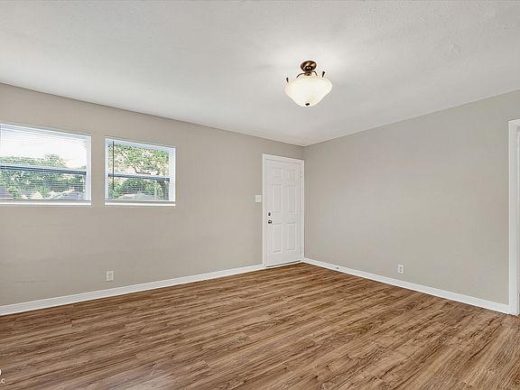 3rd image of 4922 Farrington Ave