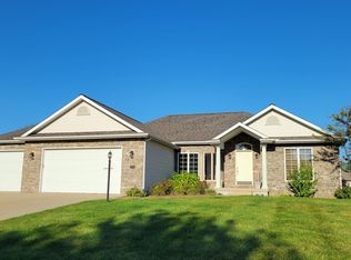 2060 Pheasant Ridge Dr, Warsaw, IN 46580