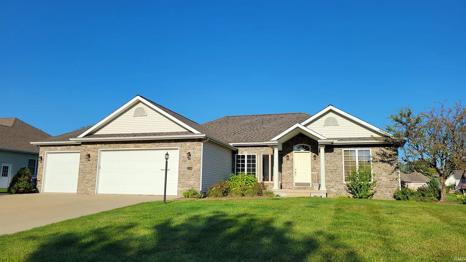 2060 Pheasant Ridge Dr photo 1