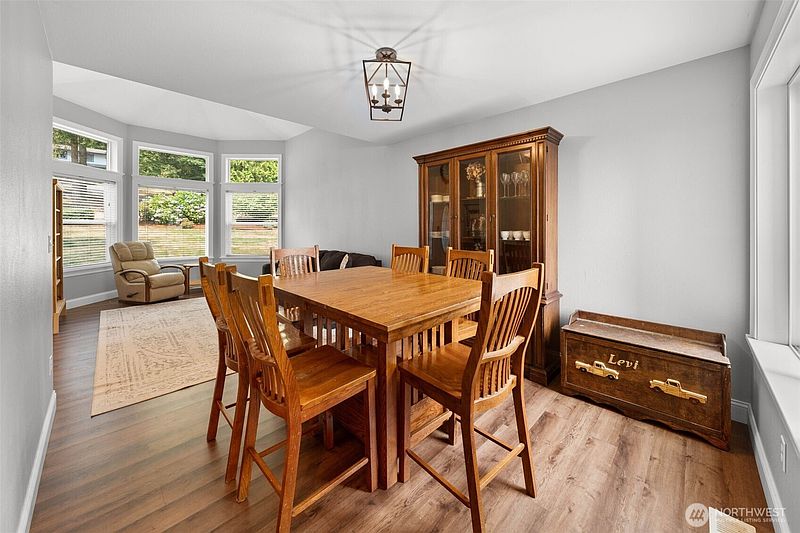 4th image of 317 66th Avenue NE