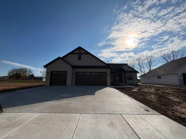 2988 Creekwood Dr, Green Bay, WI 54311