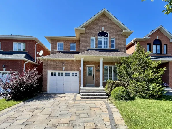 123 Woodbury Cres, Newmarket, ON L3X 2T3