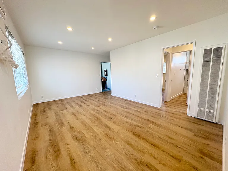 655 Westminster Ave #11 — Photo 13