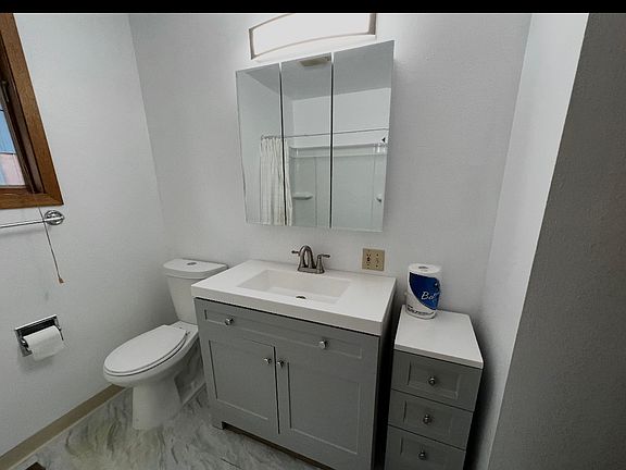 3rd image of 950 Richard St