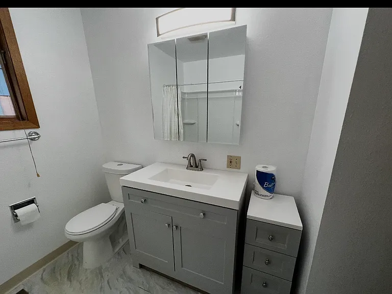 950 Richard St — Photo 3